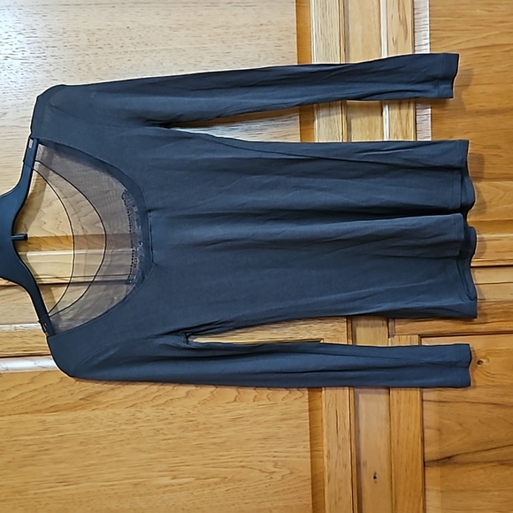 Vera Wang Long-Sleeve Rhinestone Accented Long-Sleeve Top. Sz. XS. - Picture 3 of 8